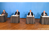 Die Verhandlungsführer erläutern das Ergebnis den Medien, v.l.n.r.: Ulrich Mädge (VKA), Horst Seehofer (Bund), Frank Werneke (ver.di), Ulrich Silberbach (dbb) (Foto: © Friedhelm Windmüller / dbb)